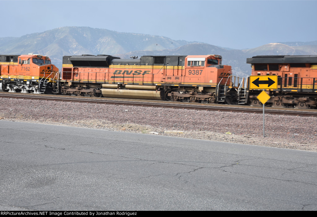 BNSF 9387